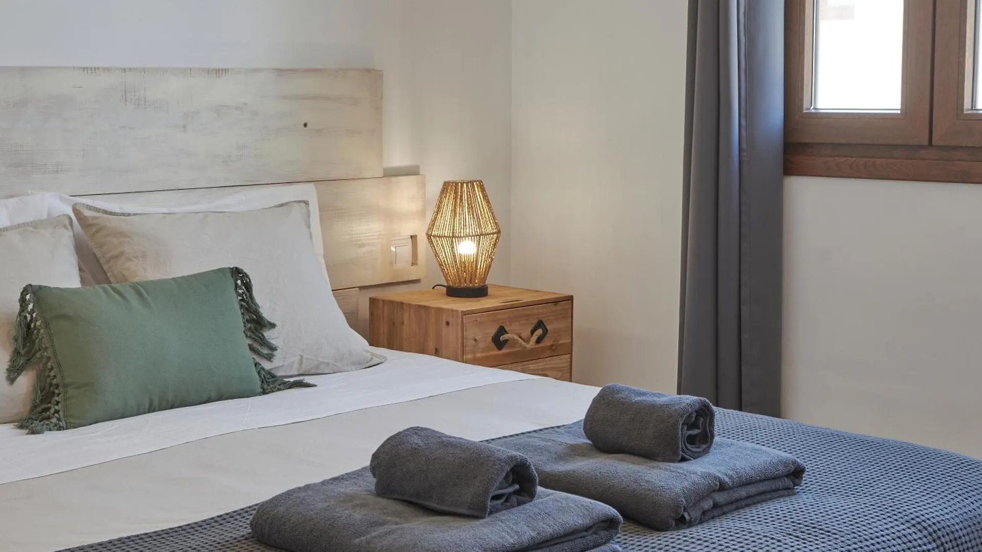 Calero Surfin - Shared Pool, 10 Minutes Walking To Harbour Apartment Puerto Calero