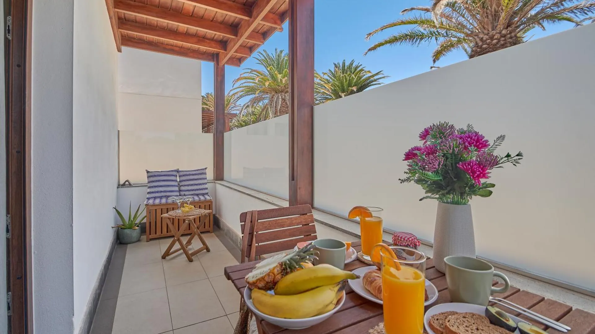 Calero Surfin - Shared Pool, 10 Minutes Walking To Harbour Apartment Puerto Calero