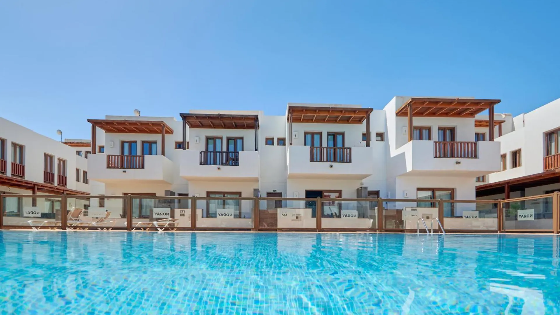 Calero Surfin - Shared Pool, 10 Minutes Walking To Harbour Apartment Puerto Calero Spain