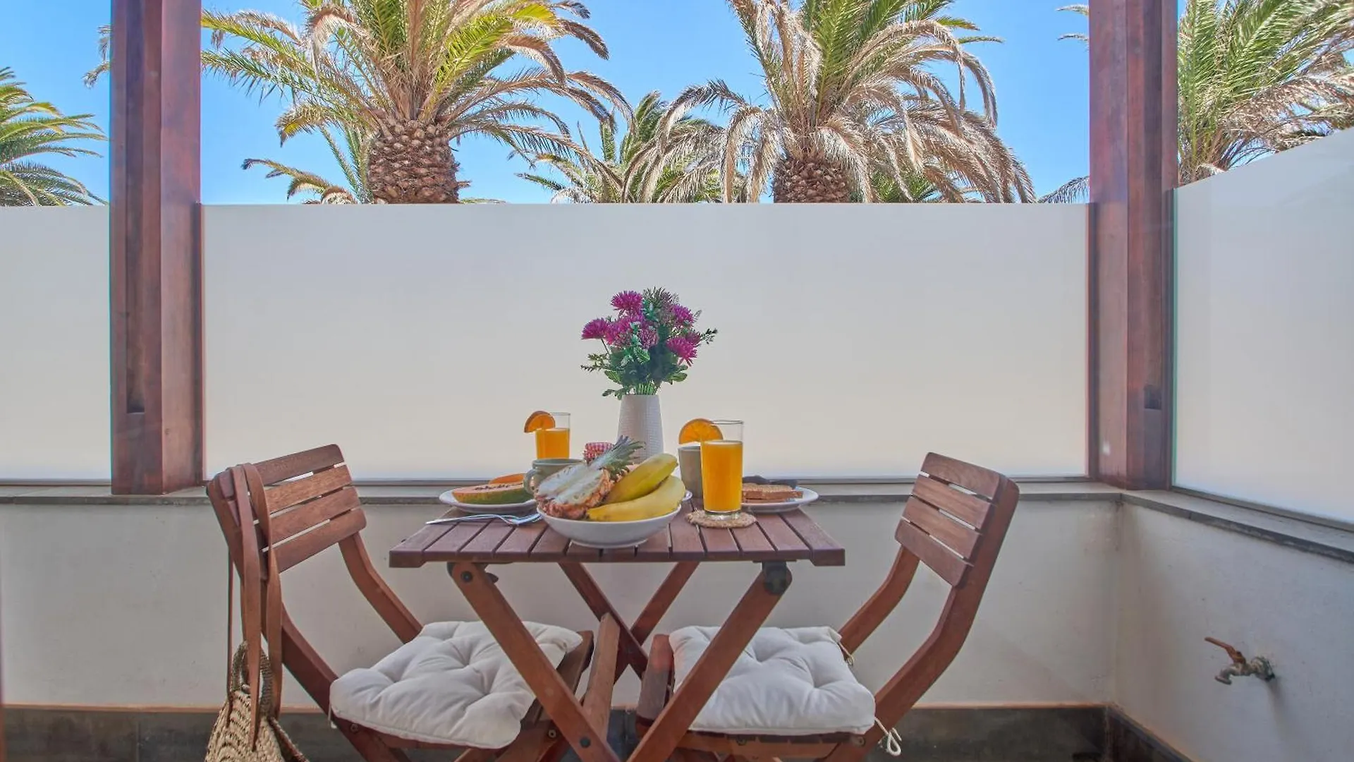 Calero Surfin - Shared Pool, 10 Minutes Walking To Harbour Apartment Puerto Calero Spain