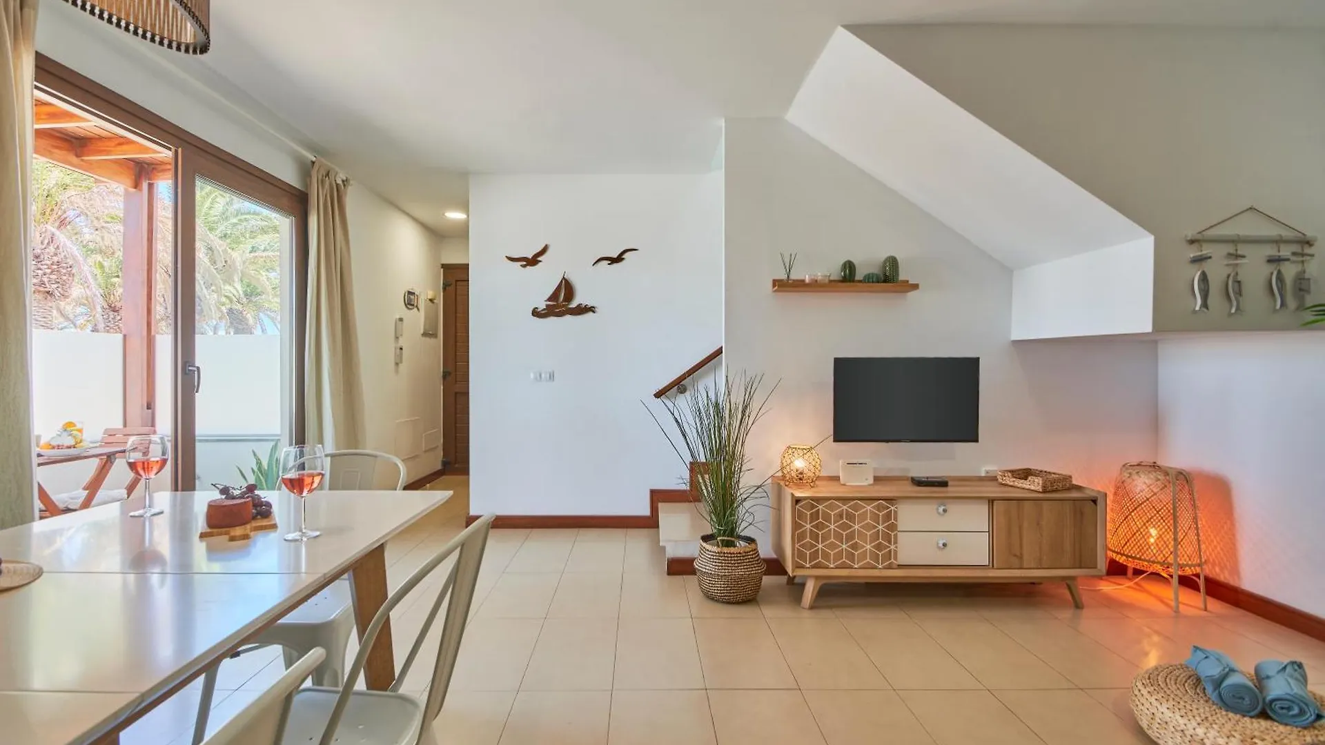 Calero Surfin - Shared Pool, 10 Minutes Walking To Harbour Apartment Puerto Calero