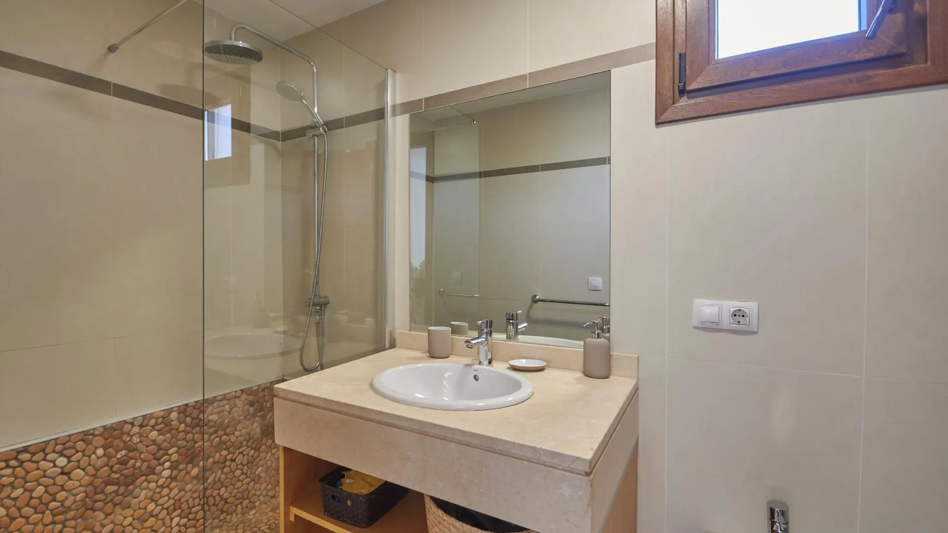 Calero Surfin - Shared Pool, 10 Minutes Walking To Harbour Apartment Puerto Calero
