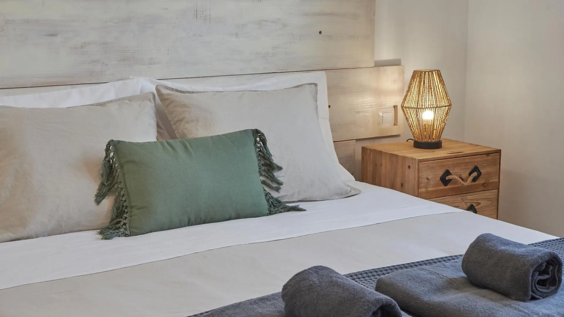 Calero Surfin - Shared Pool, 10 Minutes Walking To Harbour Apartment Puerto Calero