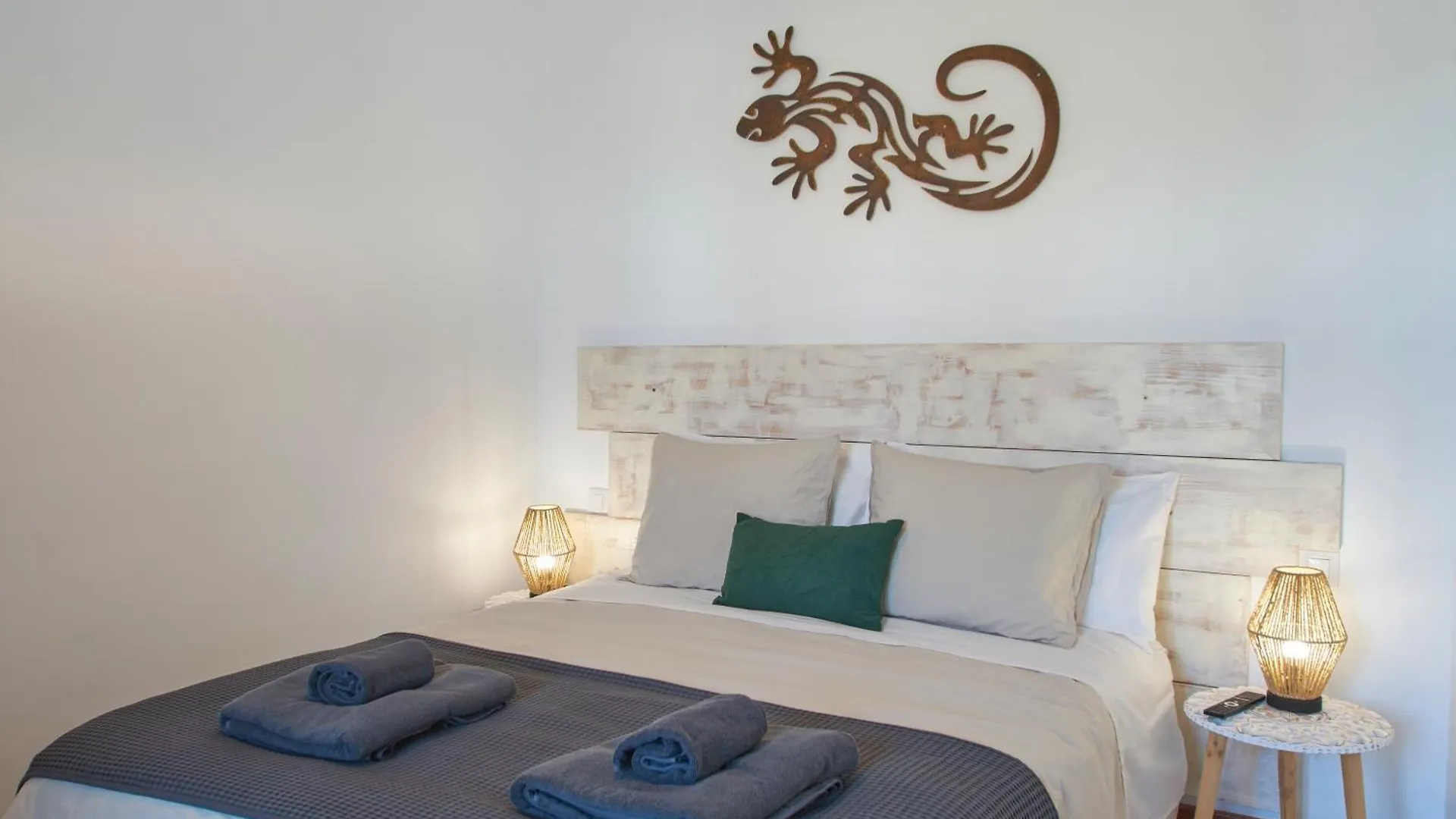Calero Surfin - Shared Pool, 10 Minutes Walking To Harbour Apartment Puerto Calero